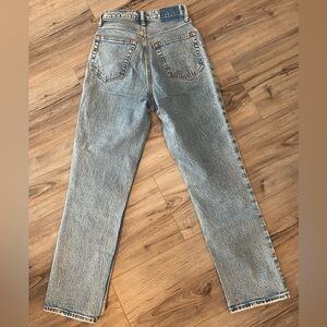 A&F ‘90’s Straight Ultra High Rise Jeans (Curve Love) - 25s